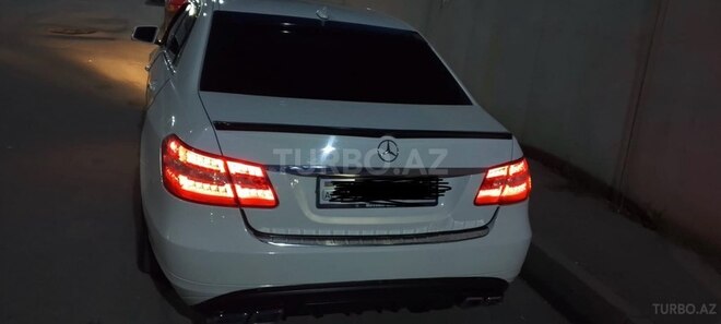 Mercedes E 220-11