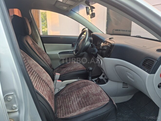 Hyundai Accent-8
