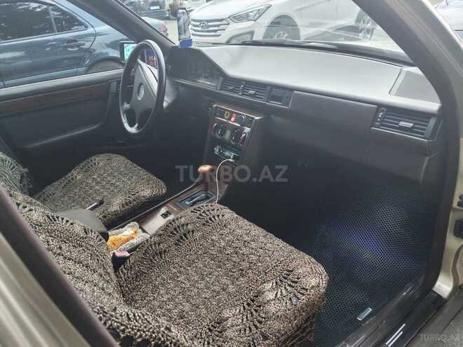 Mercedes 200 E-12
