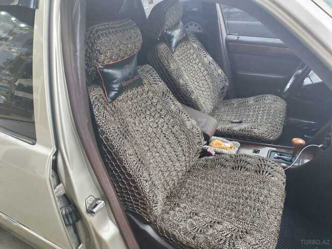 Mercedes 200 E-11