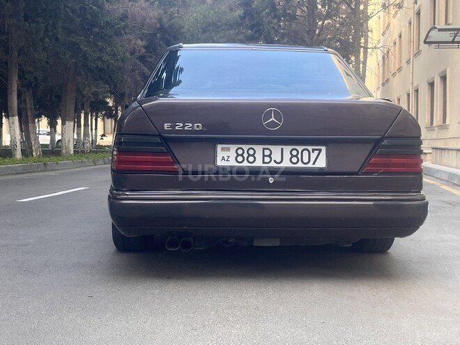 Mercedes E 220-3