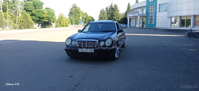 Mercedes E 240-1