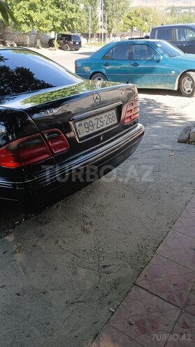 Mercedes E 240-5