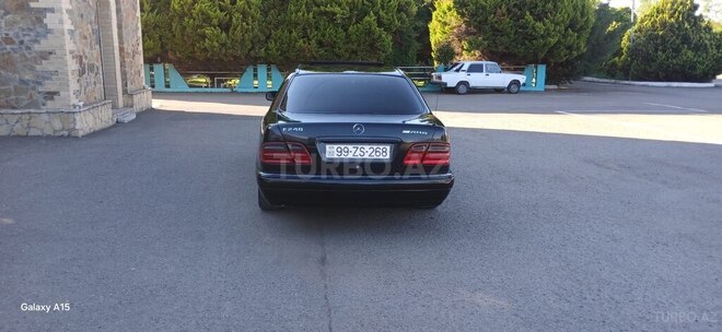 Mercedes E 240-6