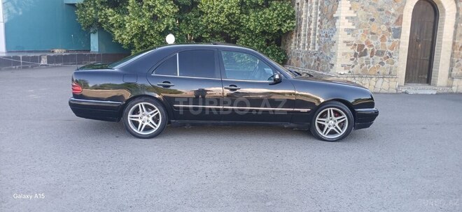 Mercedes E 240-3