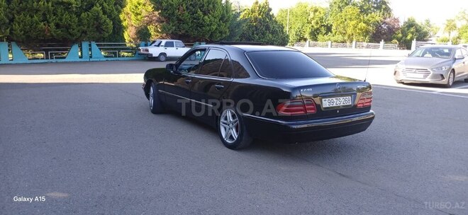 Mercedes E 240-8