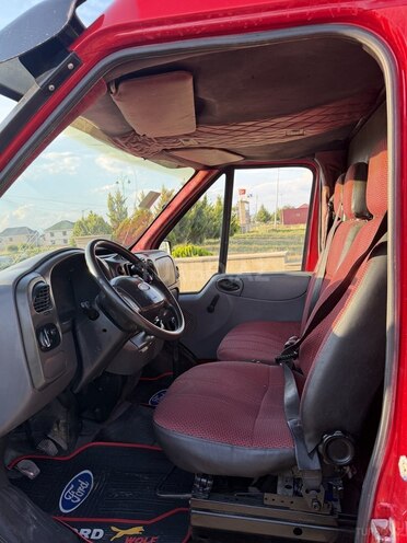 Ford Transit-15