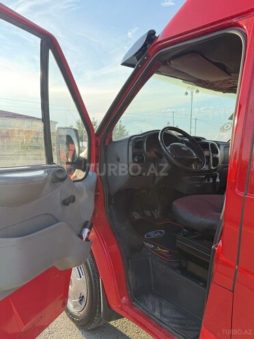 Ford Transit-16