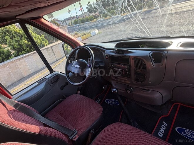 Ford Transit-10