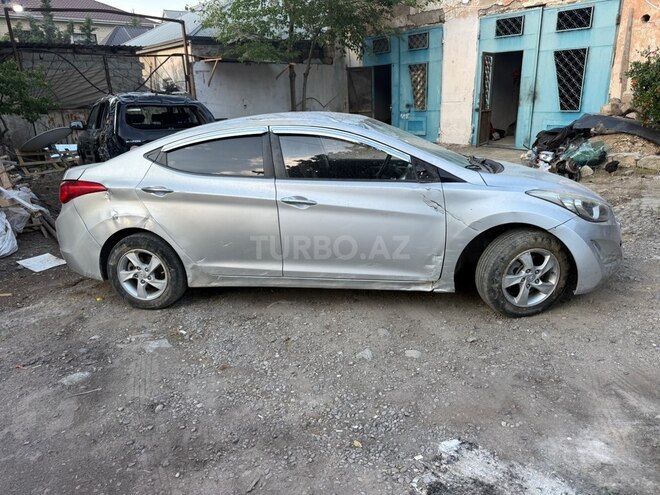 Hyundai Avante-3