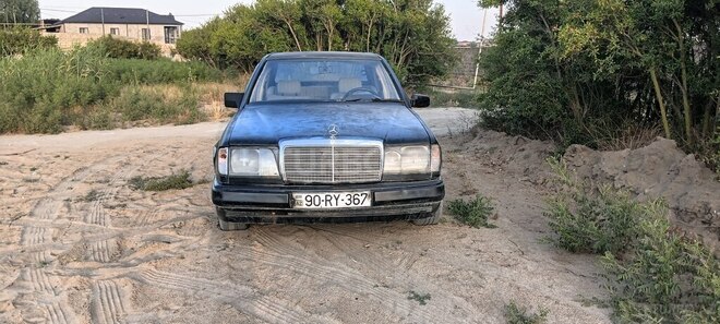Mercedes 230 E-1