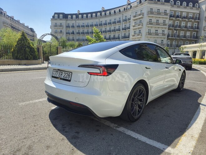 Tesla Model 3-4