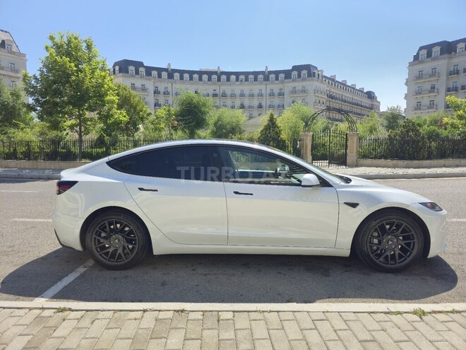 Tesla Model 3-6