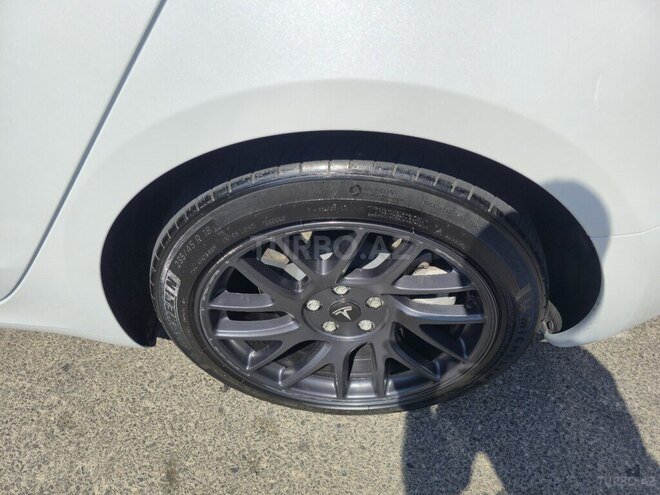 Tesla Model 3-14