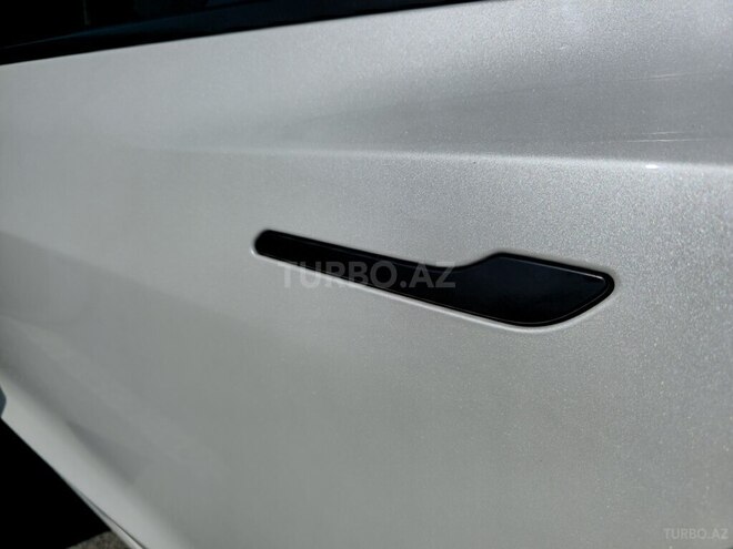 Tesla Model 3-17