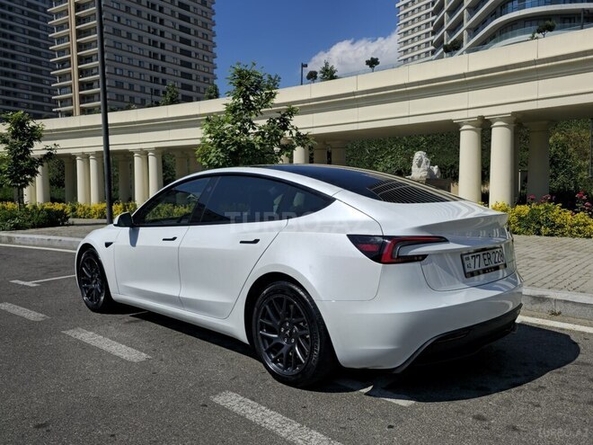 Tesla Model 3-10