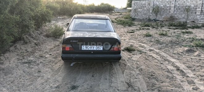 Mercedes 230 E-2