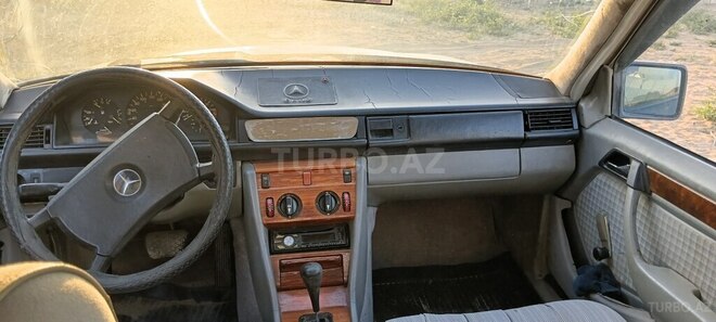 Mercedes 230 E-3