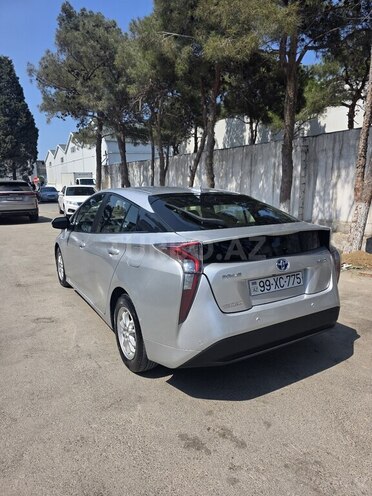 Toyota Prius-5