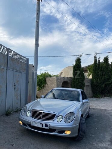 Mercedes E 220-1