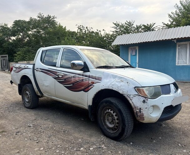 Mitsubishi L200-2