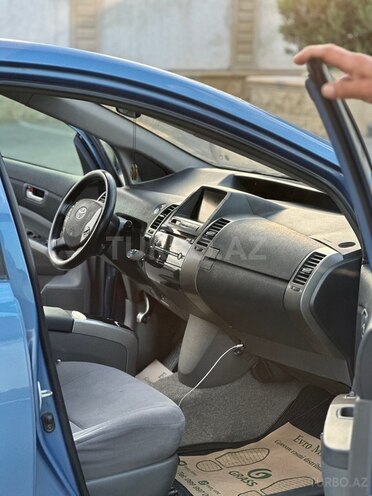 Toyota Prius-12