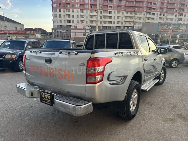 Mitsubishi L200-9