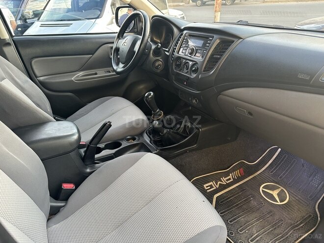 Mitsubishi L200-15