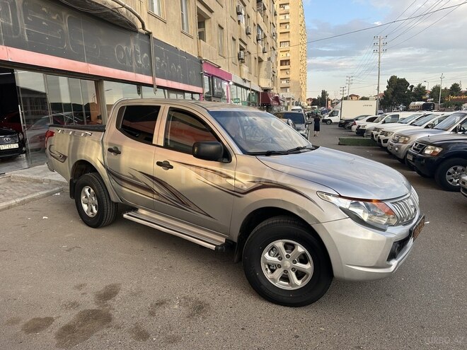 Mitsubishi L200-7