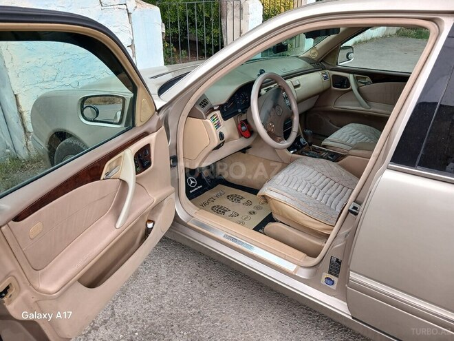 Mercedes E 320-4