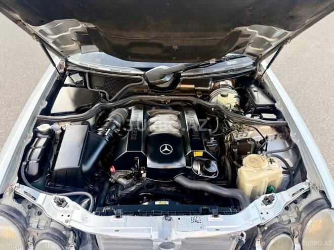 Mercedes E 320-8