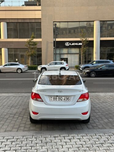 Hyundai Accent-2