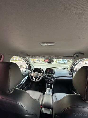 Hyundai Accent-3