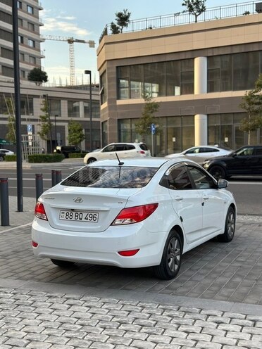 Hyundai Accent-7