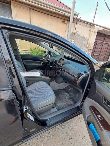 Toyota Prius-12