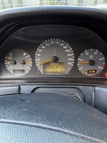 Mercedes E 270-7