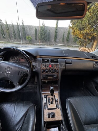 Mercedes E 270-10
