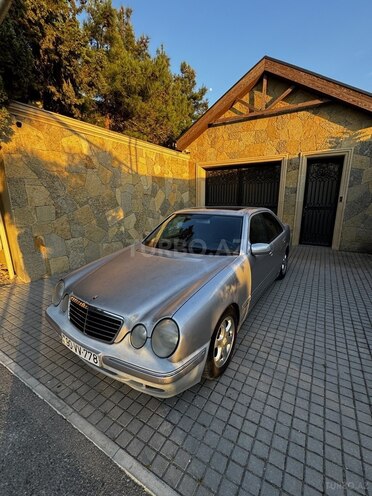 Mercedes E 270-2