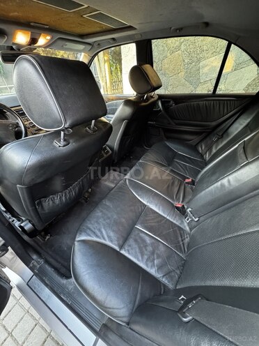 Mercedes E 270-8