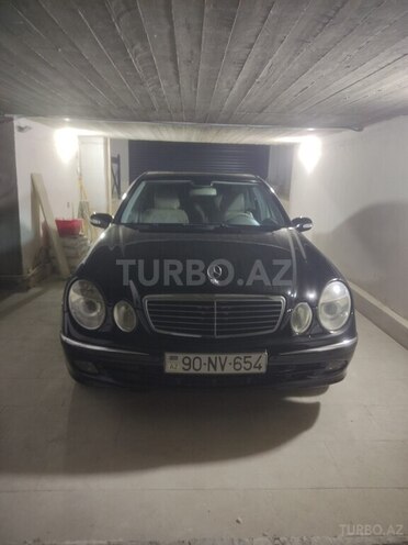 Mercedes E 240-1