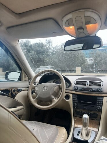 Mercedes E 240-11
