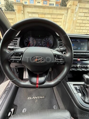Hyundai Elantra-9