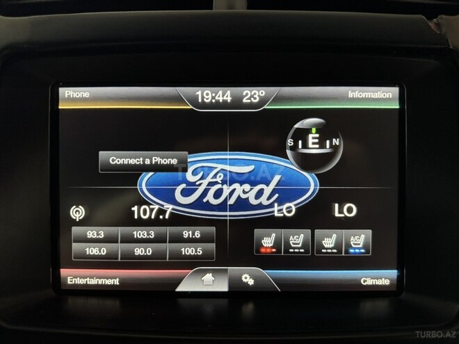 Ford Explorer-17