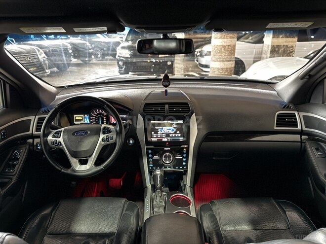 Ford Explorer-12