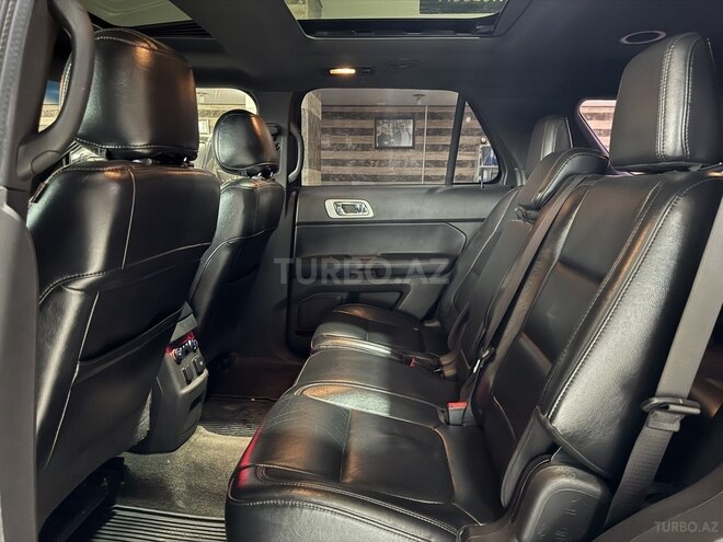 Ford Explorer-13