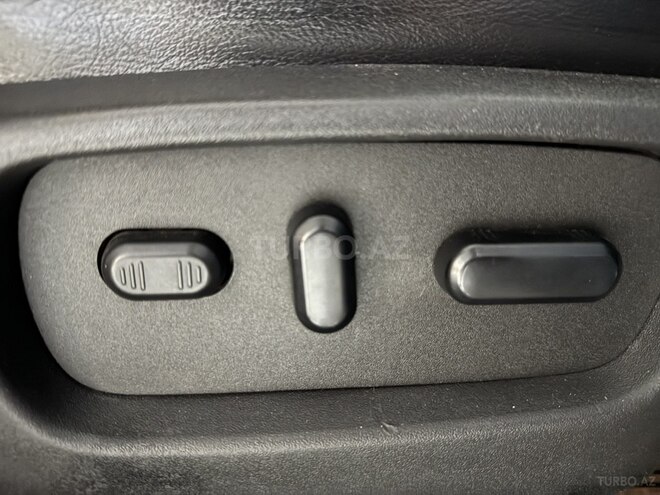 Ford Explorer-23