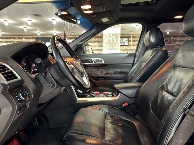 Ford Explorer-11