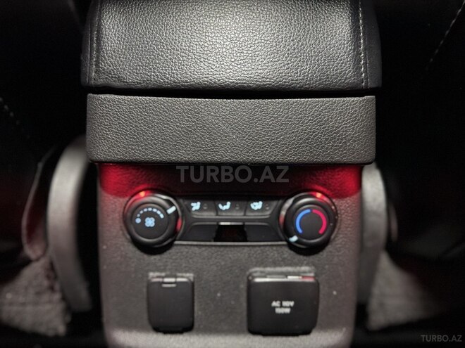 Ford Explorer-21