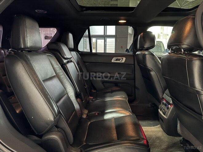 Ford Explorer-14