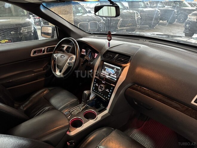 Ford Explorer-16